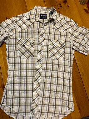 Wrangler Men's Short Sleeve Plaid Button-Down Shirt in Cream and Brown